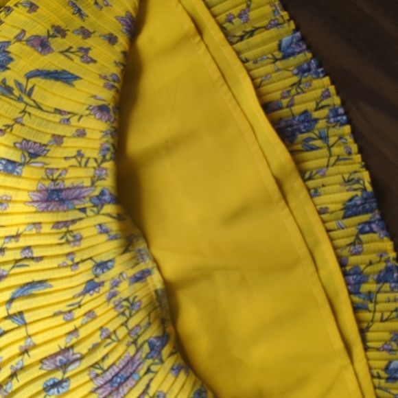 Banana Republic Pleated Floral Print Tiered Fit-and-Flare Petite Large - Picture 3 of 4